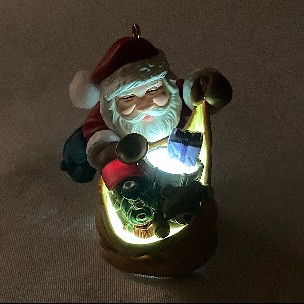 💚 Vintage 2005 Exclusive VIP Gift Hallmark Keepsake Santa’s Magic Sack Ornament